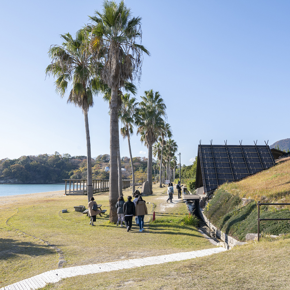 浜辺で古代の塩づくり体験