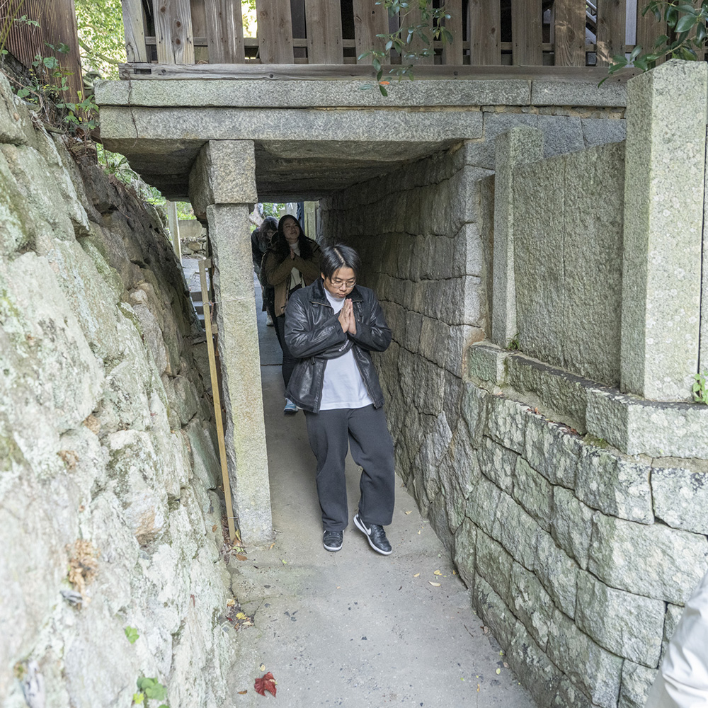 くぐると願いが叶う「可能門」