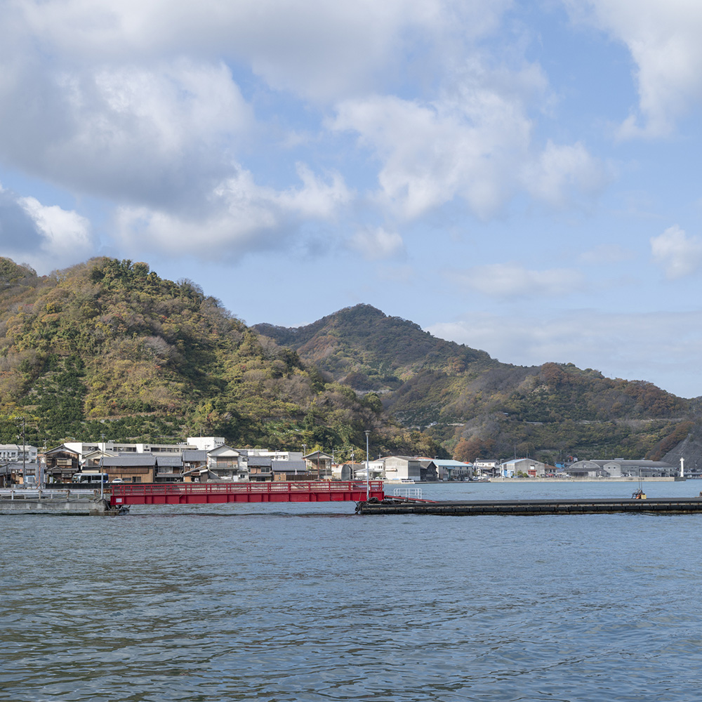 風も波も止まる穏やかな港