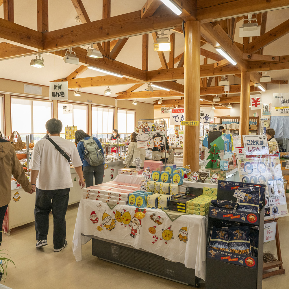 地域の特産品が豊富にそろう